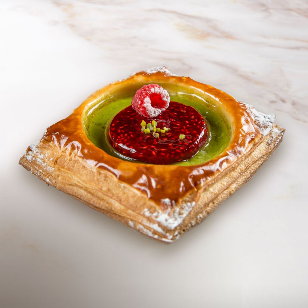 Raspberry pistachio squares | Corman International