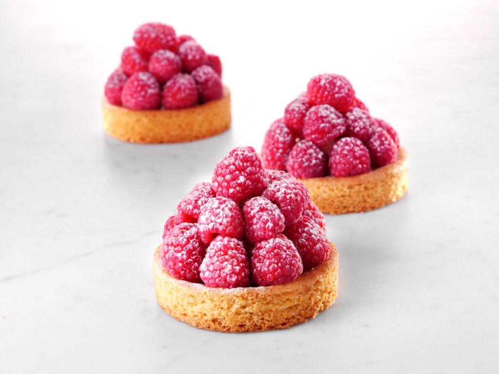 Raspeberry pistachio shortbread tarts | Corman International