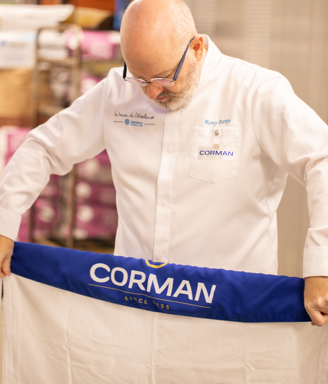 Rony Parijs wears Corman apron