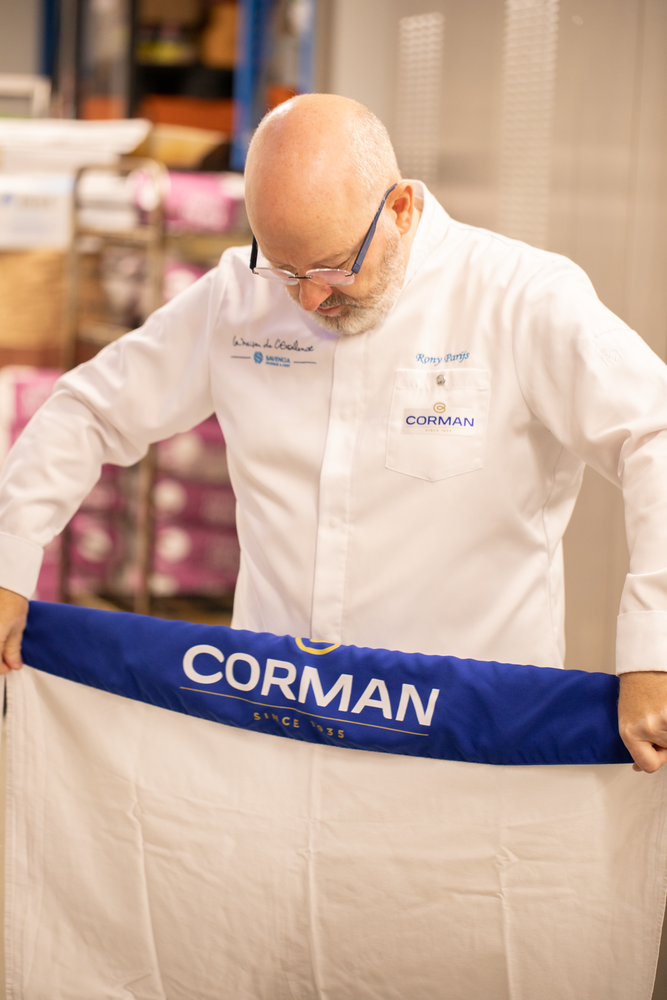 Rony Parijs wears Corman apron