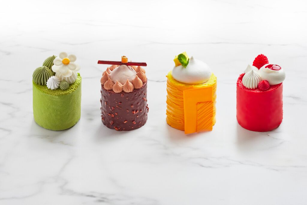 Quattro roll realizzati con Corman Sculpture: dalla sinistra, Roll al tè matcha, Roll ai marroni, Roll al mango e Roll alla fragola