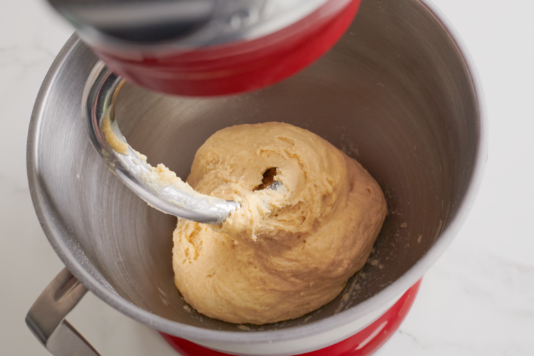 Impasto brioche in planetaria con gancio