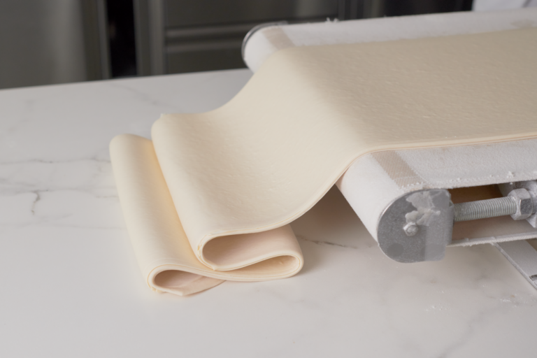 Laminazione pasta lievitata sfogliata a 3 mm